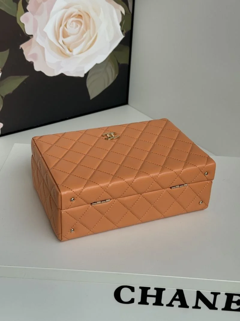 Supportive Chanel Cosmetic Bags 55102
