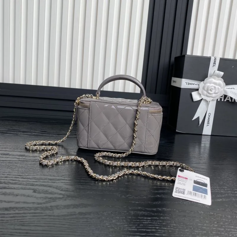 EyeCatching Chanel Cosmetic Bags 55101