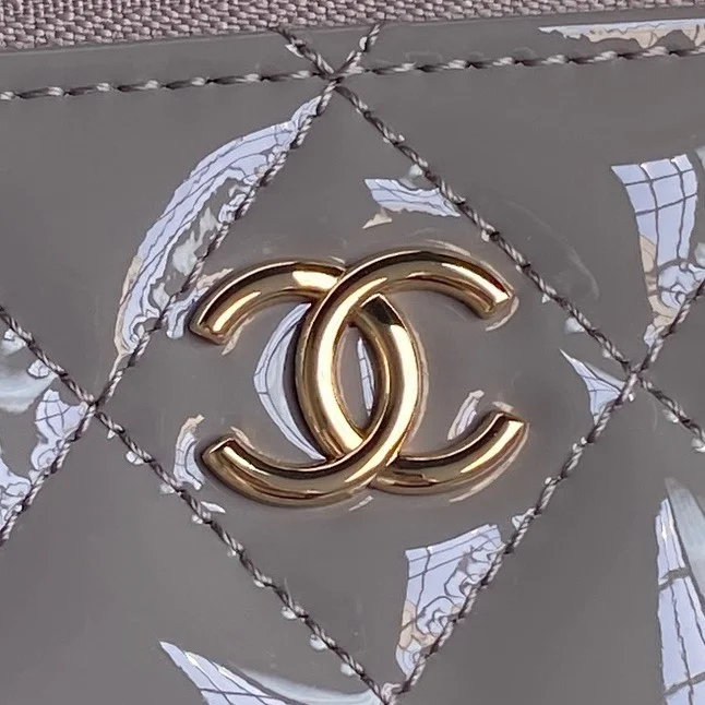 EyeCatching Chanel Cosmetic Bags 55101