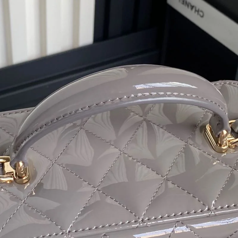 EyeCatching Chanel Cosmetic Bags 55101