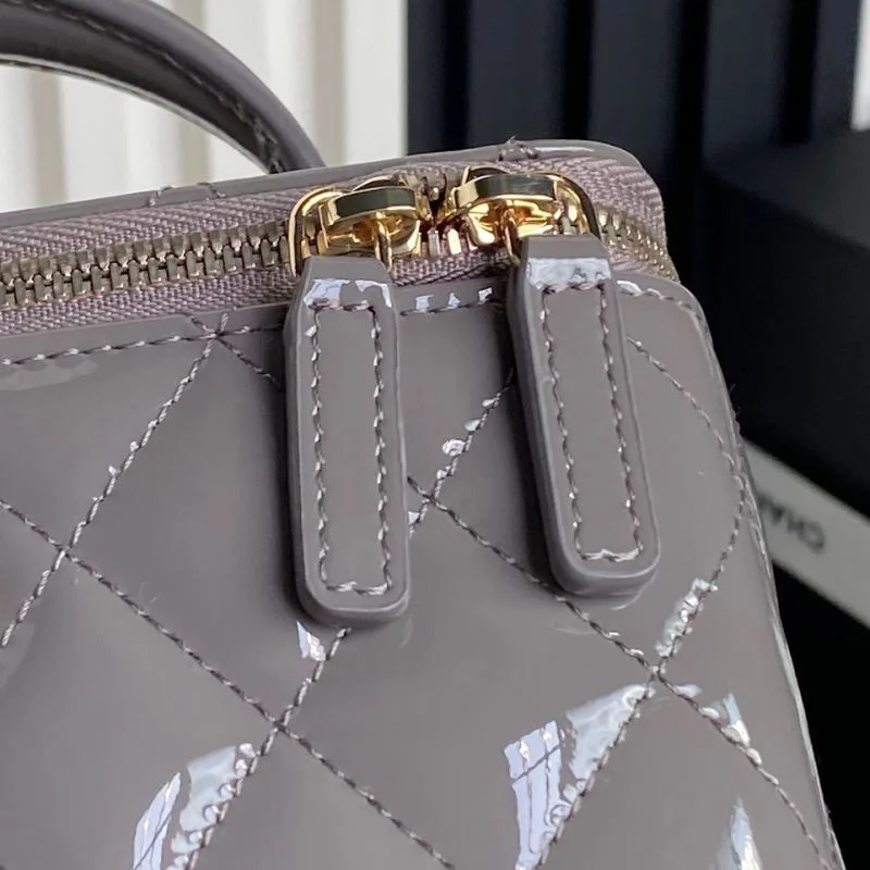 EyeCatching Chanel Cosmetic Bags 55101