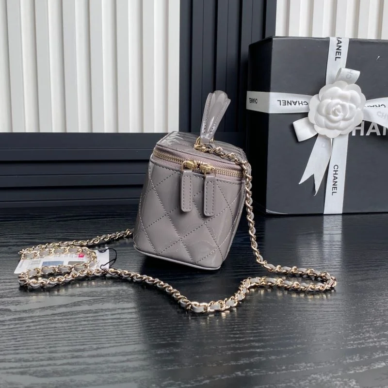 EyeCatching Chanel Cosmetic Bags 55101