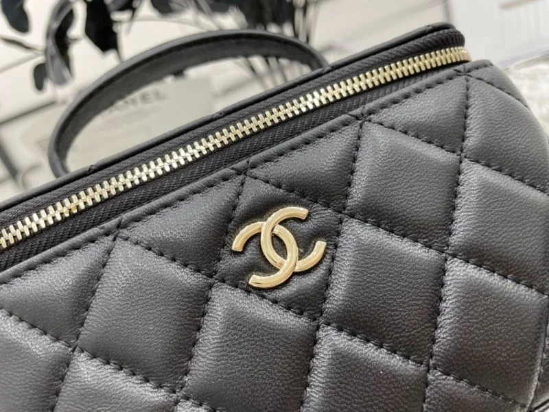 Chanel Cosmetic Bags Stylish 55089