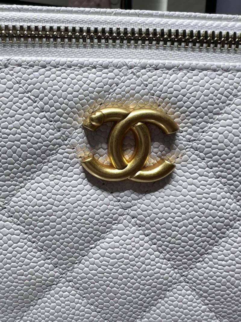 Vibrant Chanel Cosmetic Bags 55113