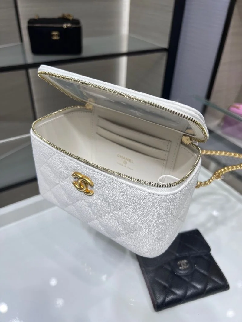 Vibrant Chanel Cosmetic Bags 55113