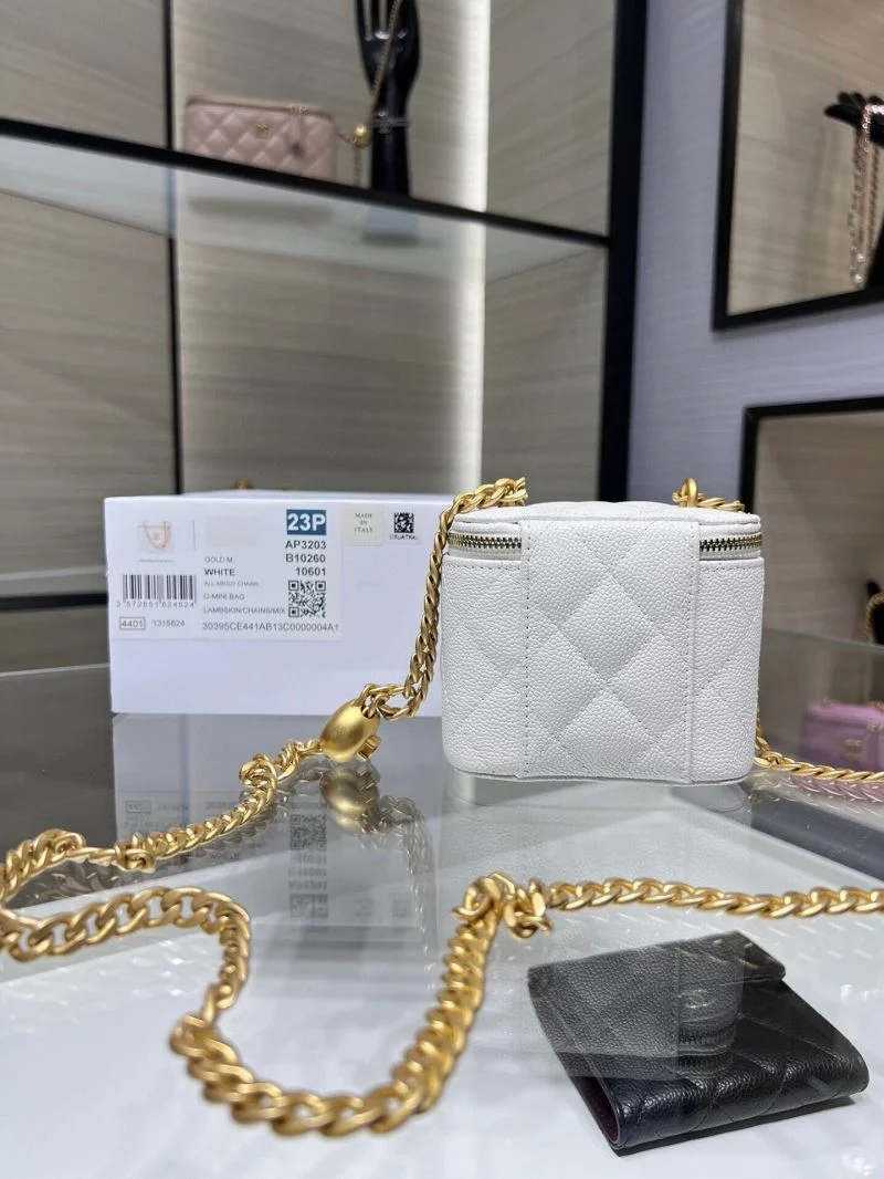 Reliable Chanel Cosmetic Bags 55085