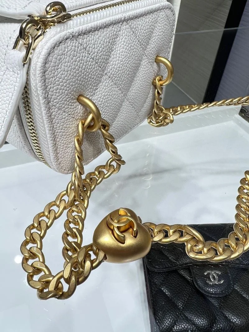 Reliable Chanel Cosmetic Bags 55085