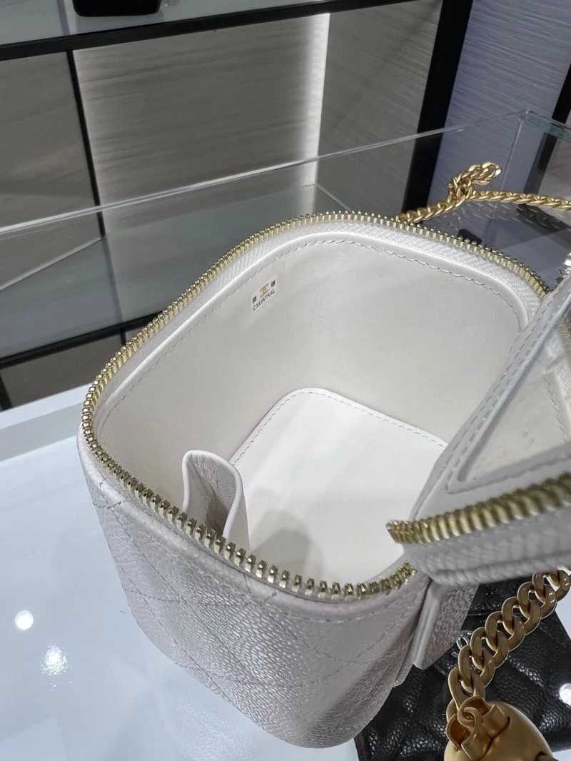 Reliable Chanel Cosmetic Bags 55085