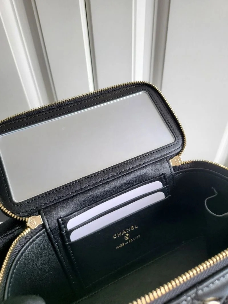 Chanel Cosmetic Bags EyeCatching 55070