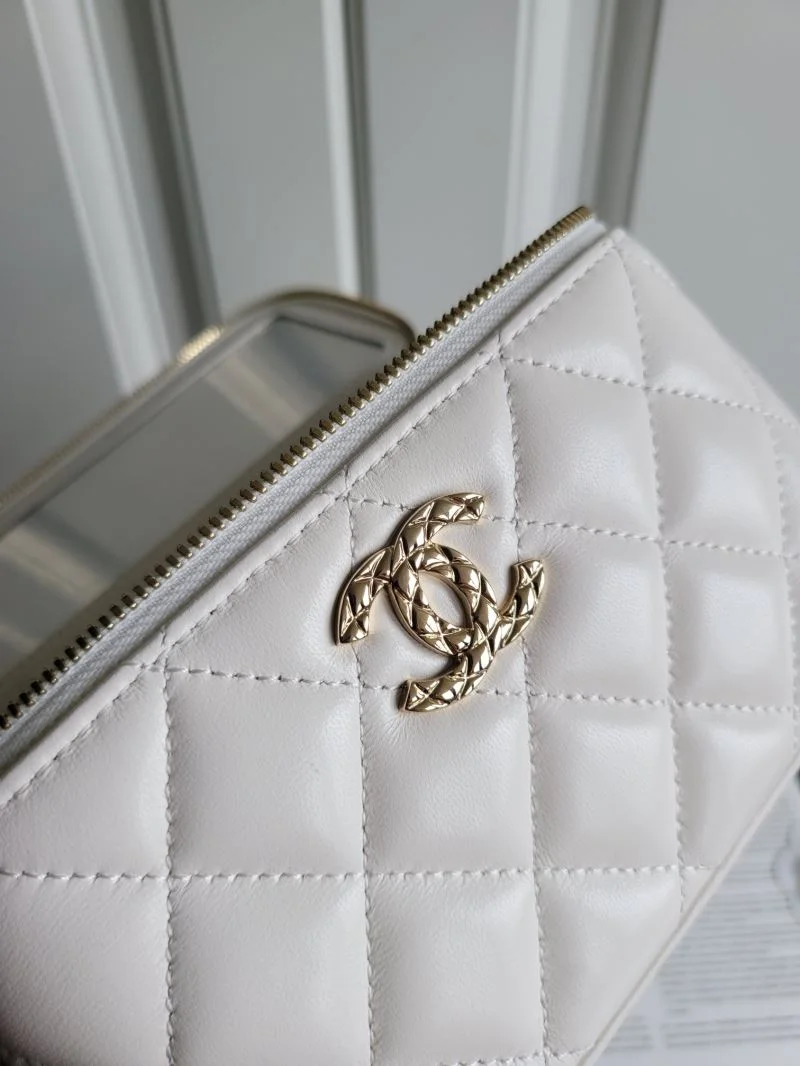 Chanel Cosmetic Bags Sustainable 55064