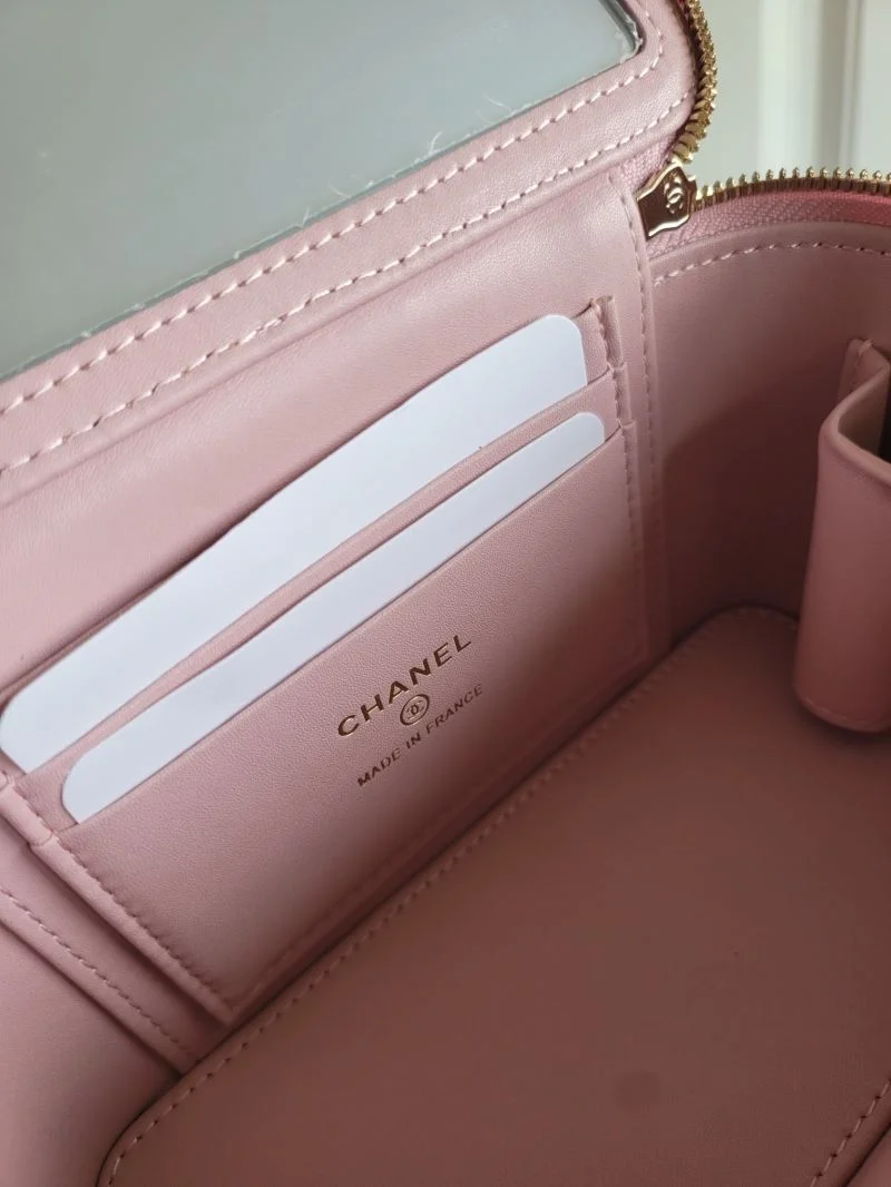 Effortless Chanel Cosmetic Bags 55122