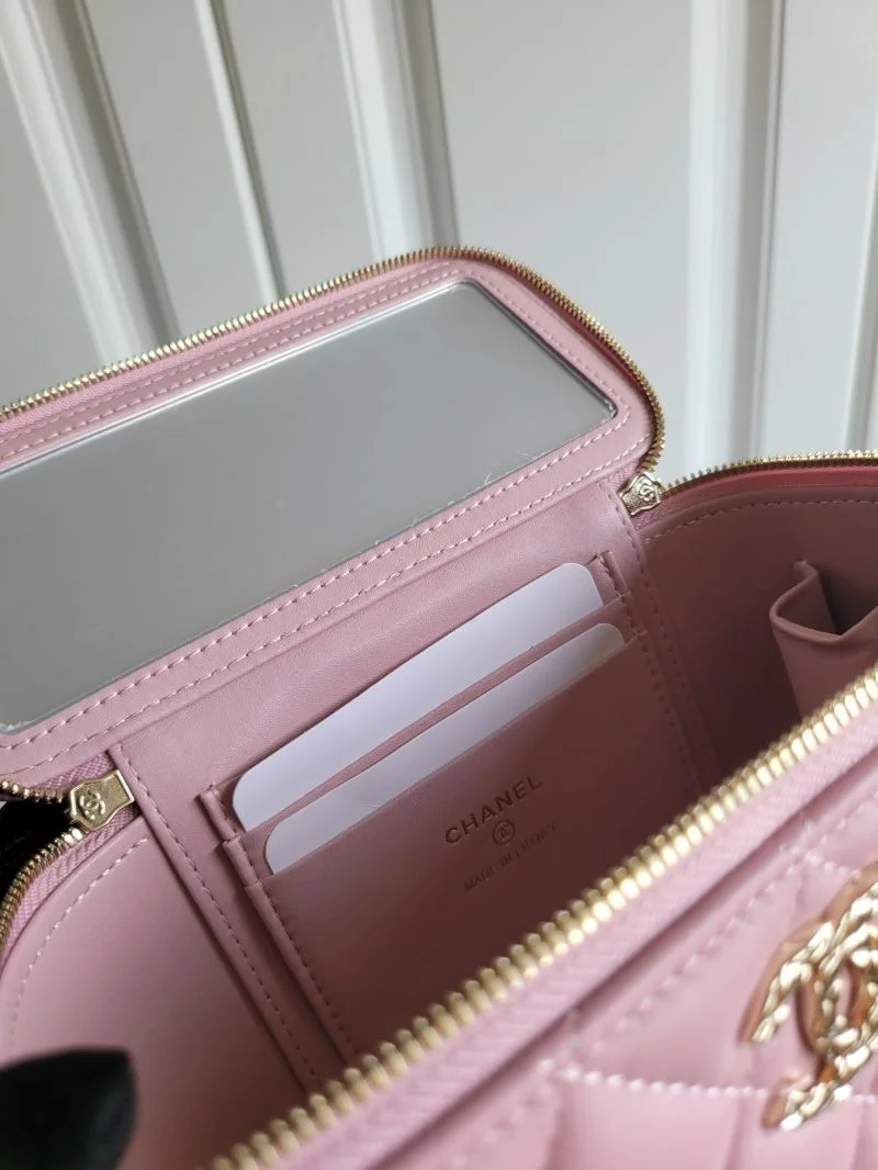 Effortless Chanel Cosmetic Bags 55122
