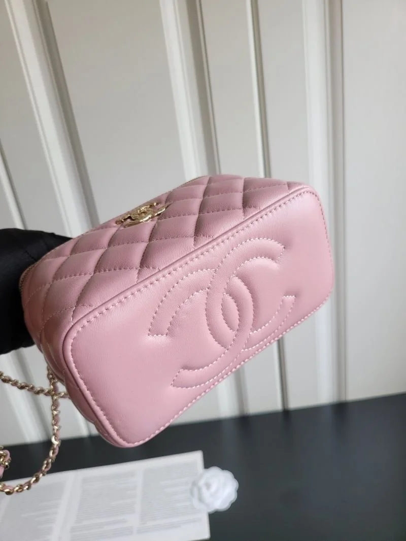 Effortless Chanel Cosmetic Bags 55122