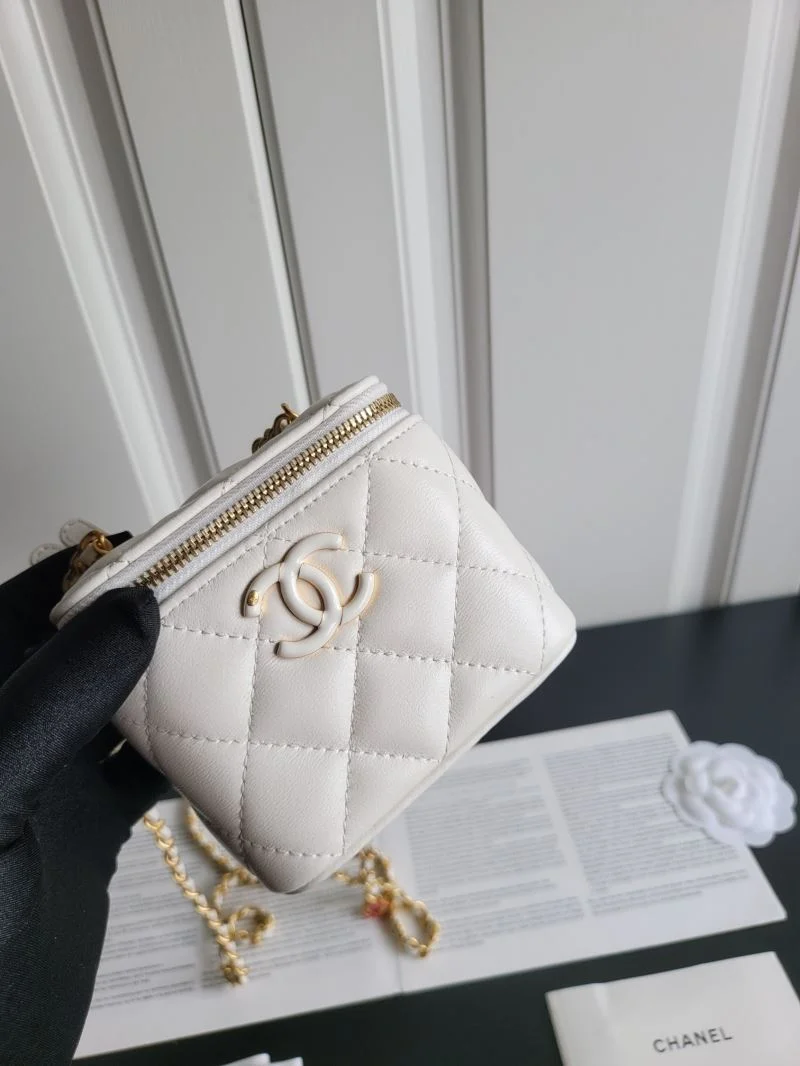 Youthful Chanel Cosmetic Bags 55051
