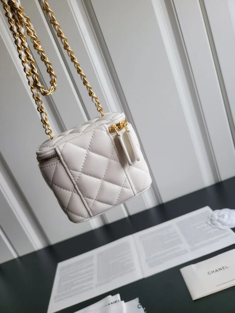 Youthful Chanel Cosmetic Bags 55051