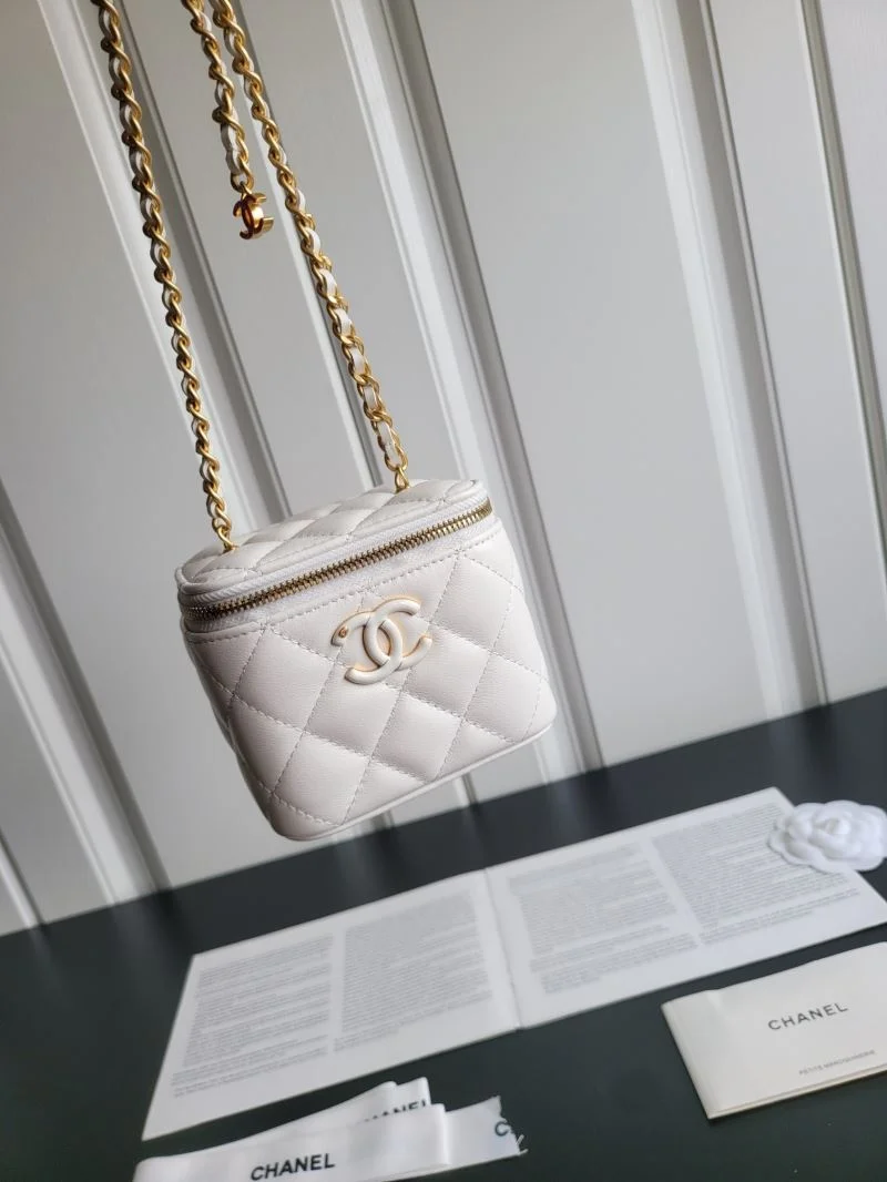 Youthful Chanel Cosmetic Bags 55051