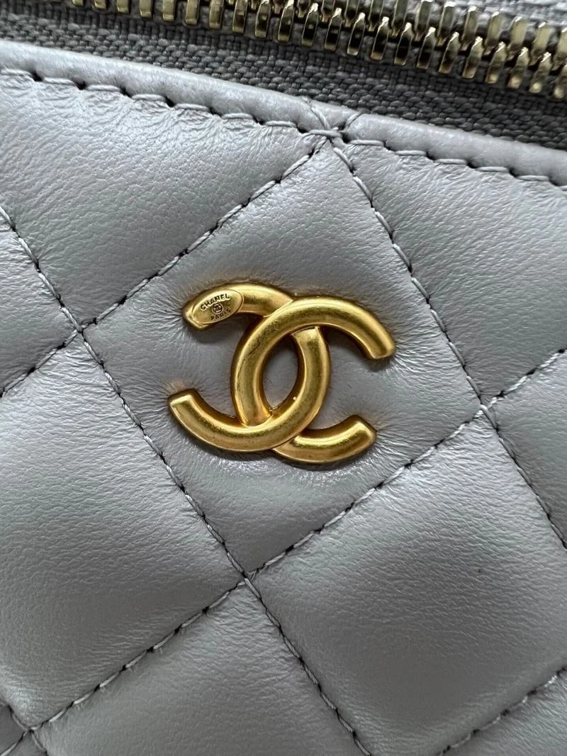 Chanel Cosmetic Bags Refined 55035
