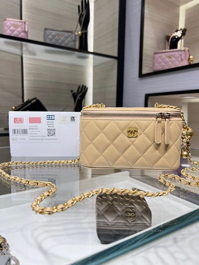 Chanel Cosmetic Bags Neat 55039