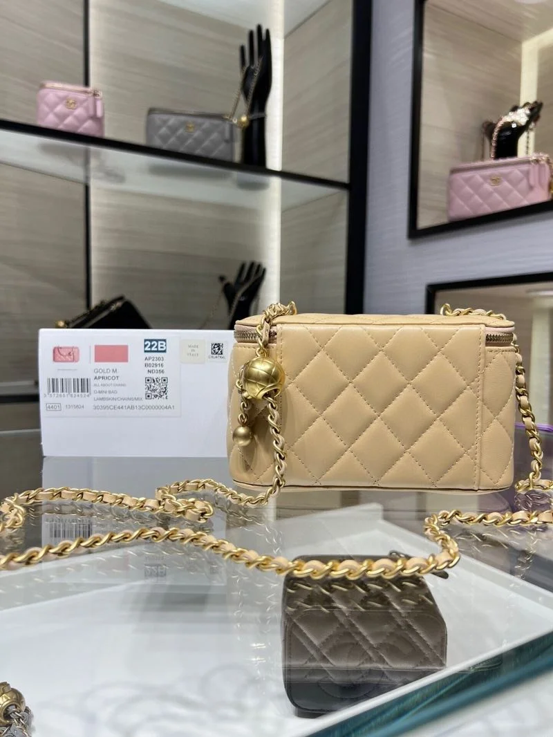 Chanel Cosmetic Bags Neat 55039
