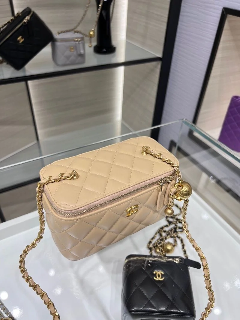Chanel Cosmetic Bags Neat 55039