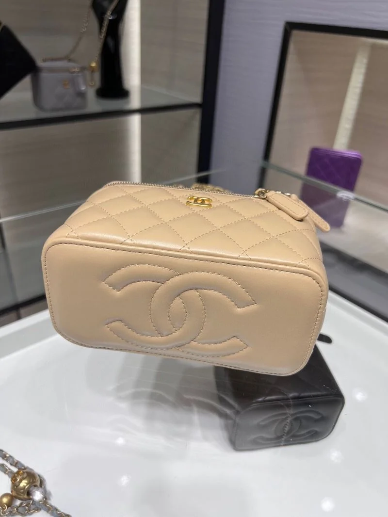 Chanel Cosmetic Bags Neat 55039