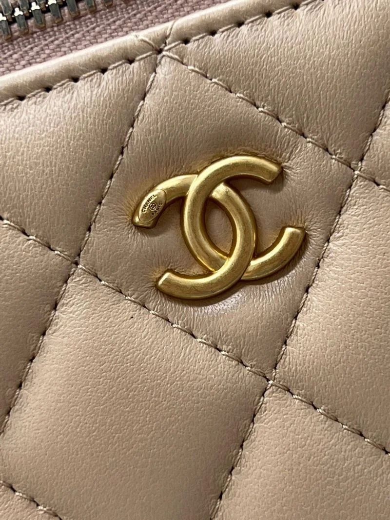 Chanel Cosmetic Bags Neat 55039