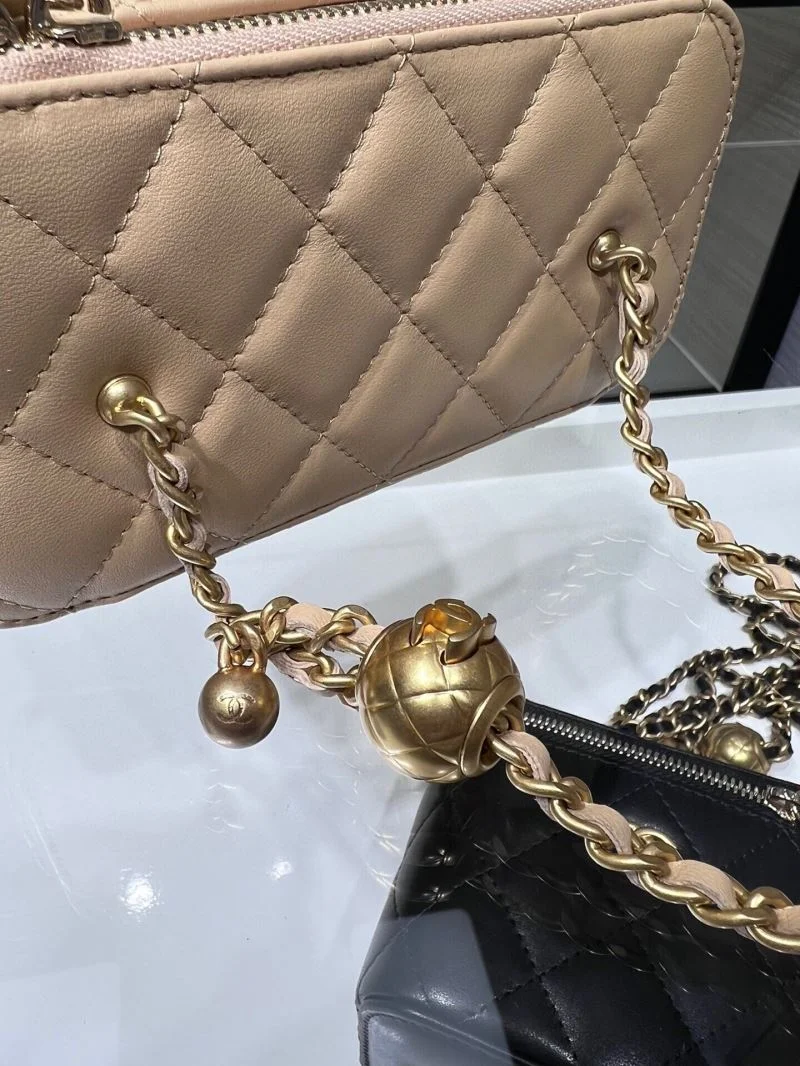 Chanel Cosmetic Bags Neat 55039