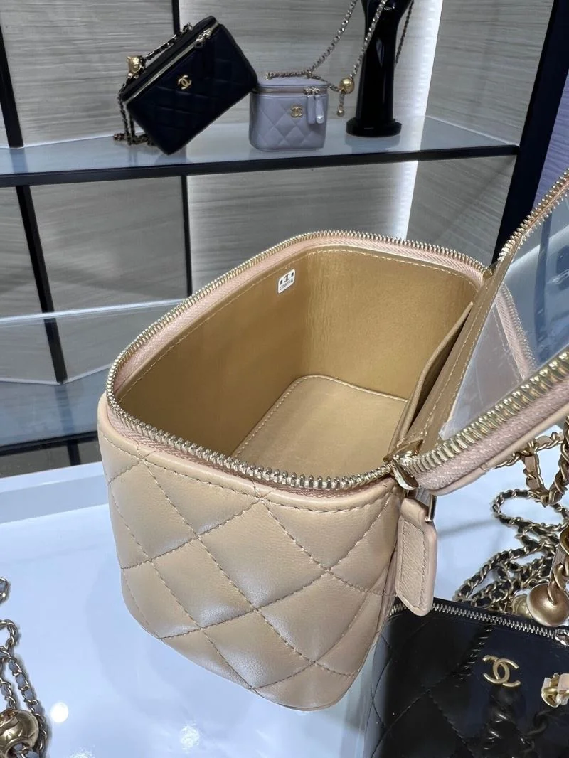 Chanel Cosmetic Bags Neat 55039