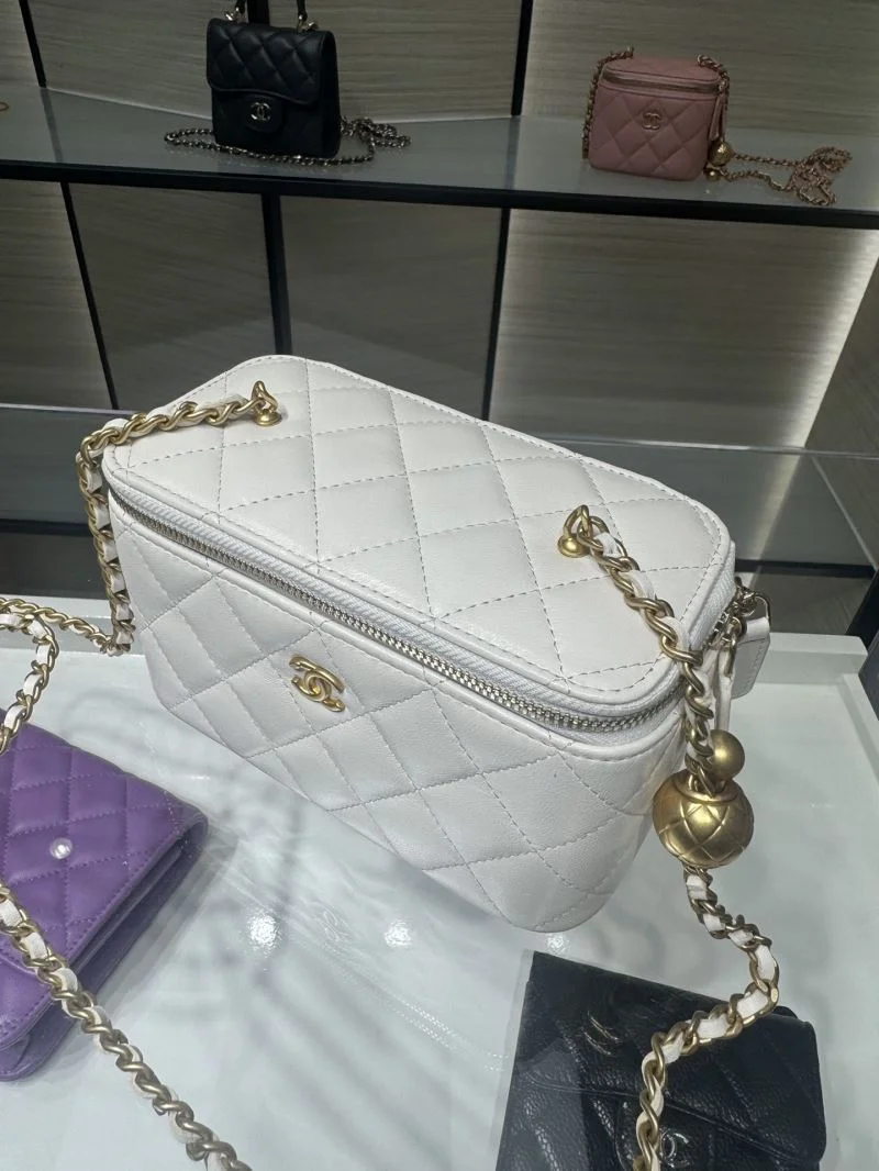 Chanel Cosmetic Bags Premium 55029