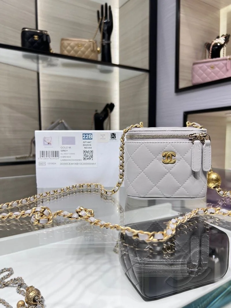 Efficient Chanel Cosmetic Bags 55034