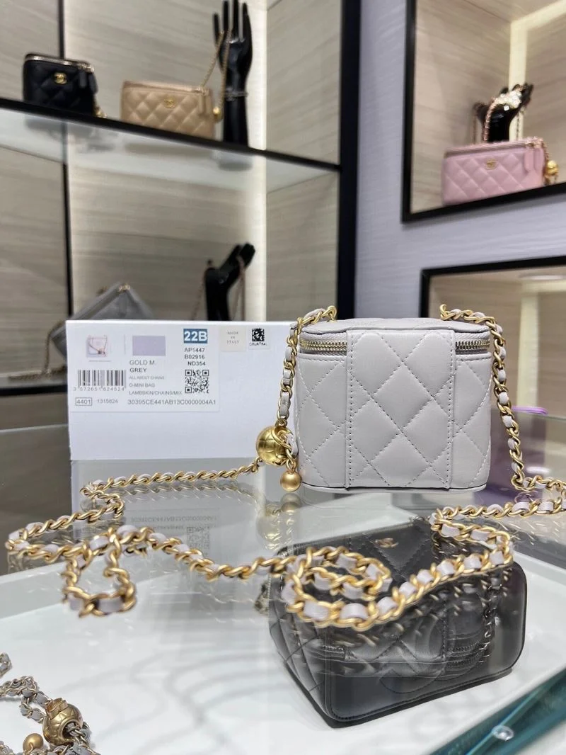 Efficient Chanel Cosmetic Bags 55034