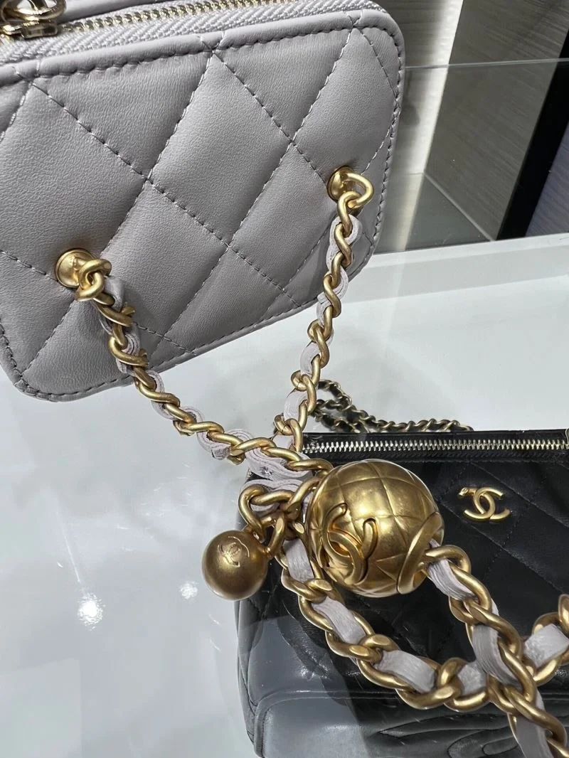Efficient Chanel Cosmetic Bags 55034