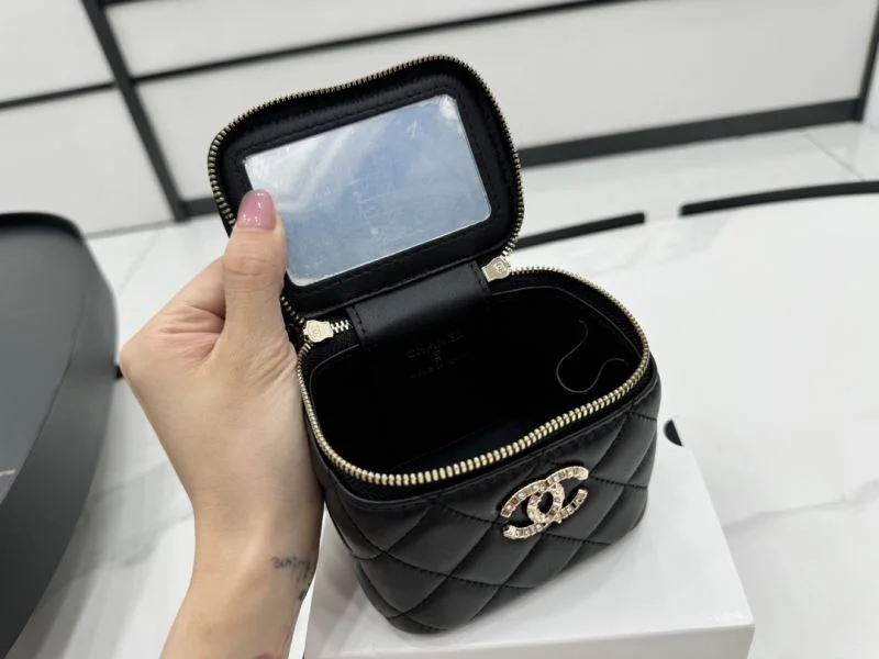 Chanel Cosmetic Bags FreshLook 55038
