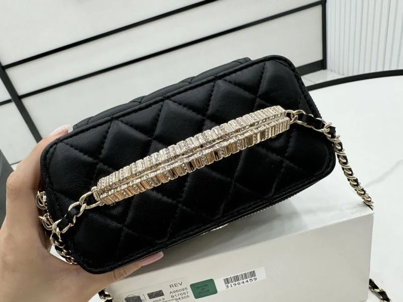 Chanel Cosmetic Bags Modern 55016