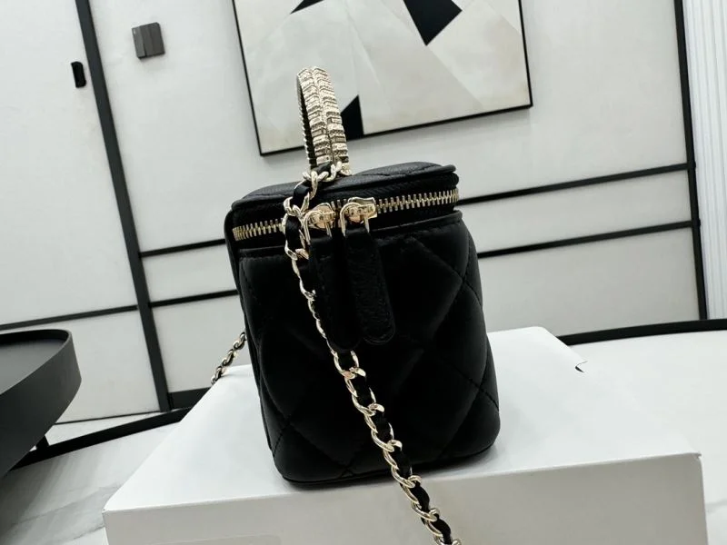 Chanel Cosmetic Bags Modern 55016