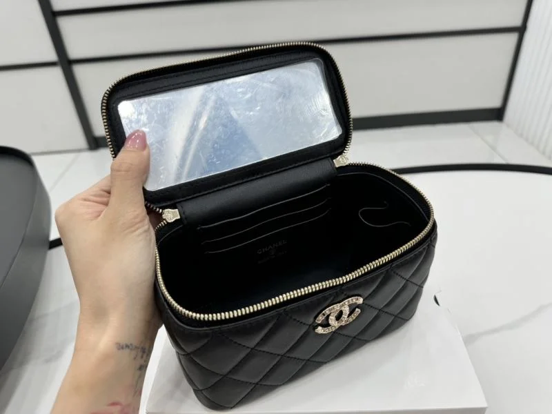 Chanel Cosmetic Bags Modern 55016