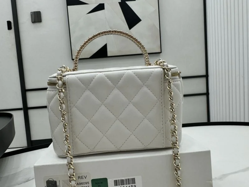 Sleek Chanel Cosmetic Bags 55020