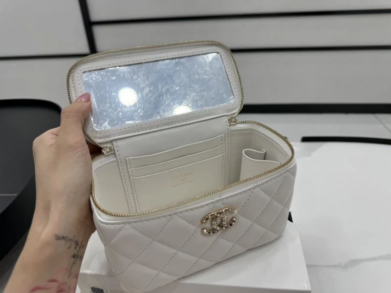 Sleek Chanel Cosmetic Bags 55020