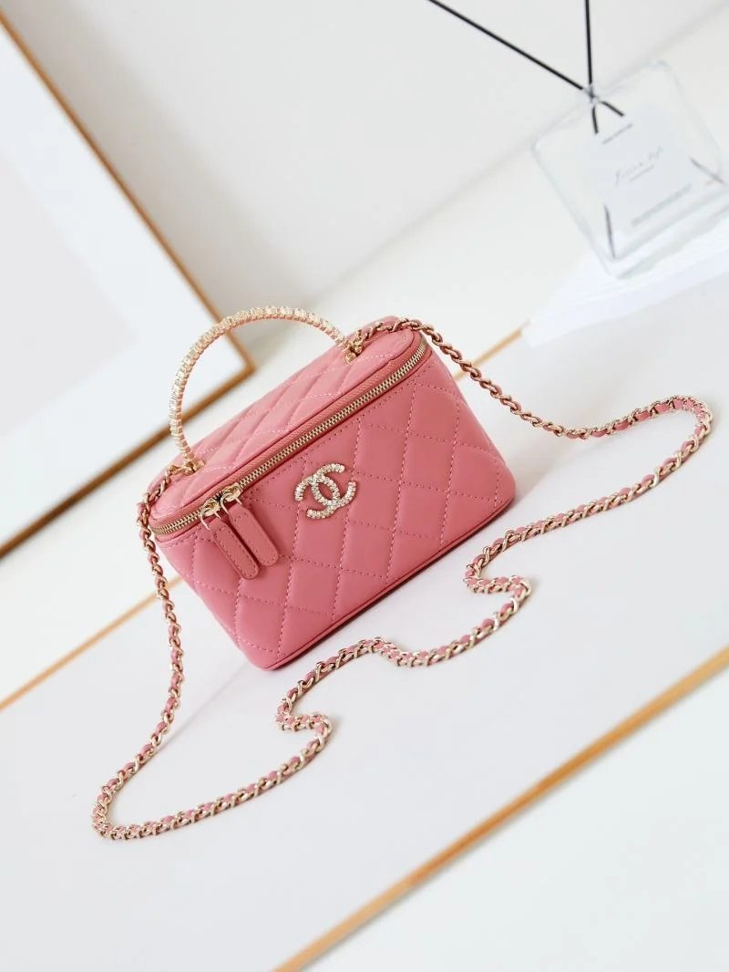 Comfortable Chanel Cosmetic Bags 55015