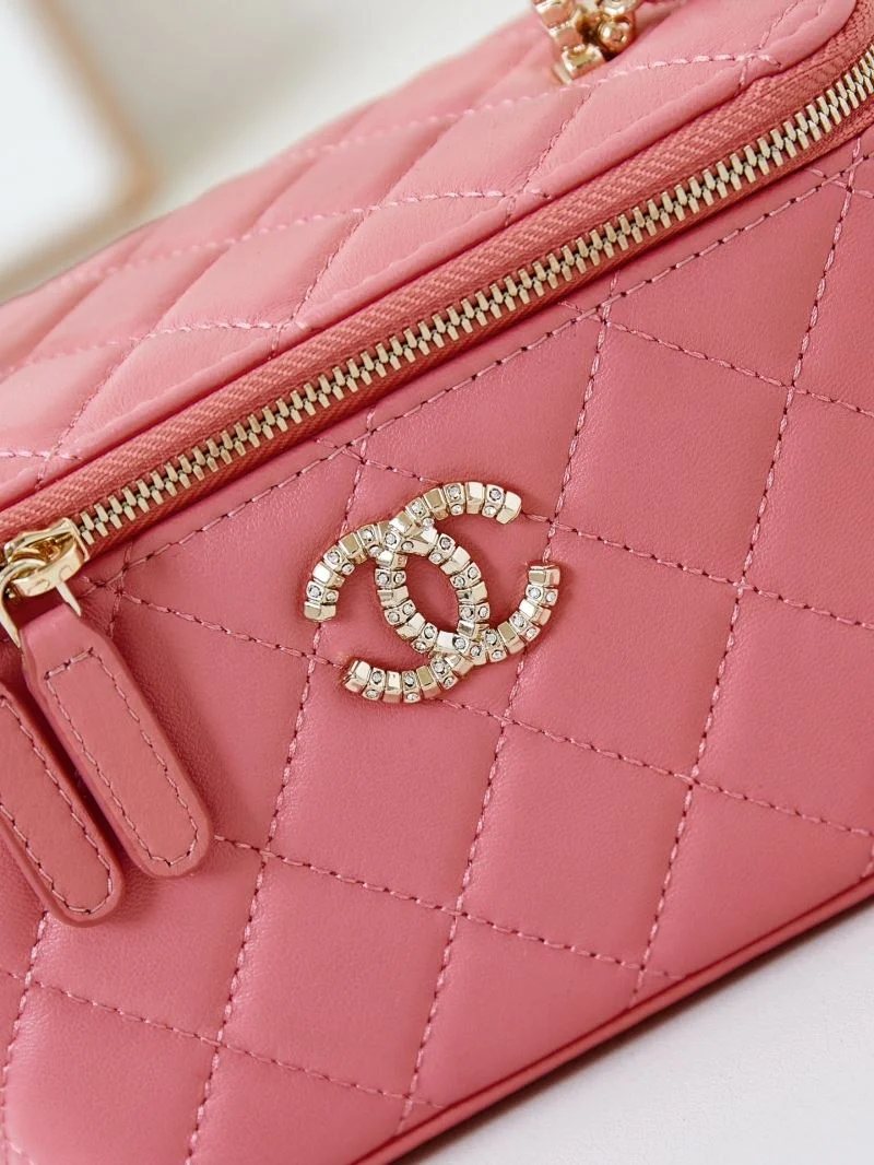 Comfortable Chanel Cosmetic Bags 55015
