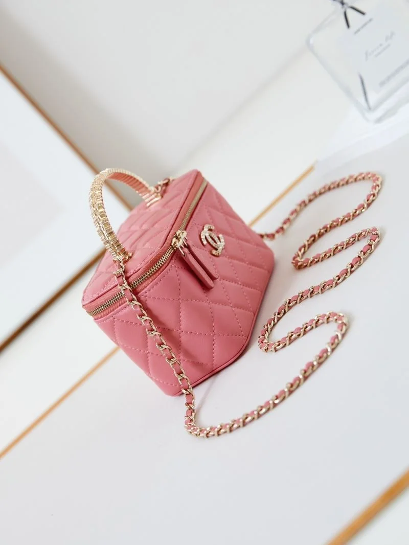 Comfortable Chanel Cosmetic Bags 55015