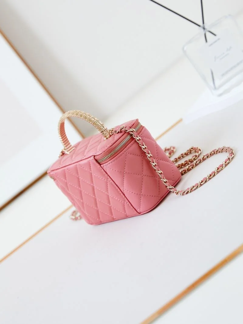 Comfortable Chanel Cosmetic Bags 55015