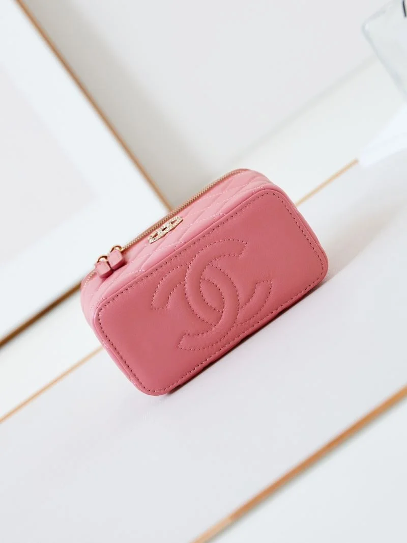 Comfortable Chanel Cosmetic Bags 55015