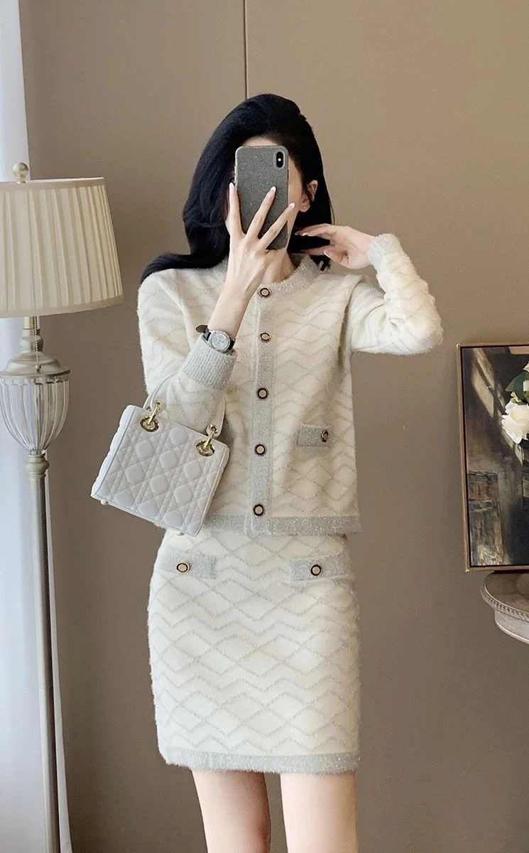 Youthful Chanel Dress Suits 111447