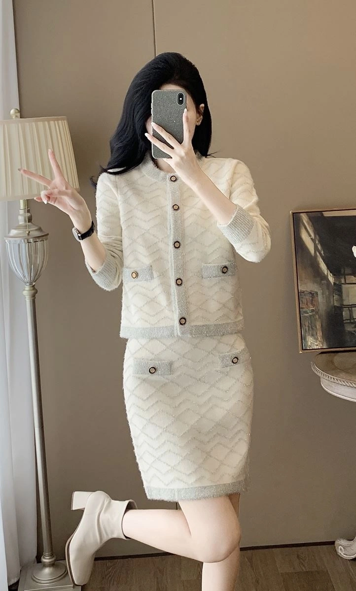 Youthful Chanel Dress Suits 111447