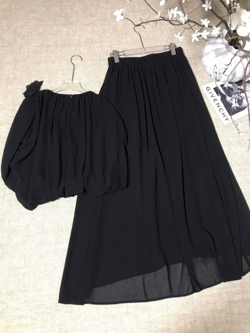 Refined Chanel Dress Suits 109024