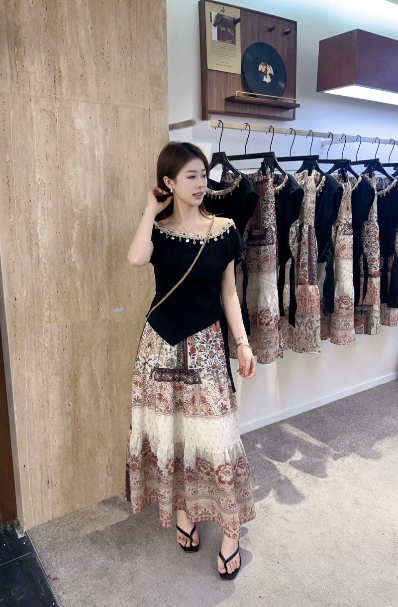EyeCatching Chanel Dress Suits 109029