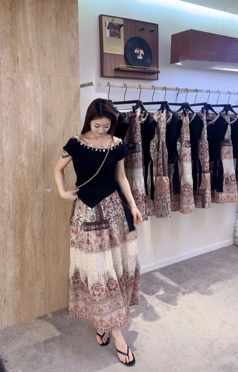 EyeCatching Chanel Dress Suits 109029