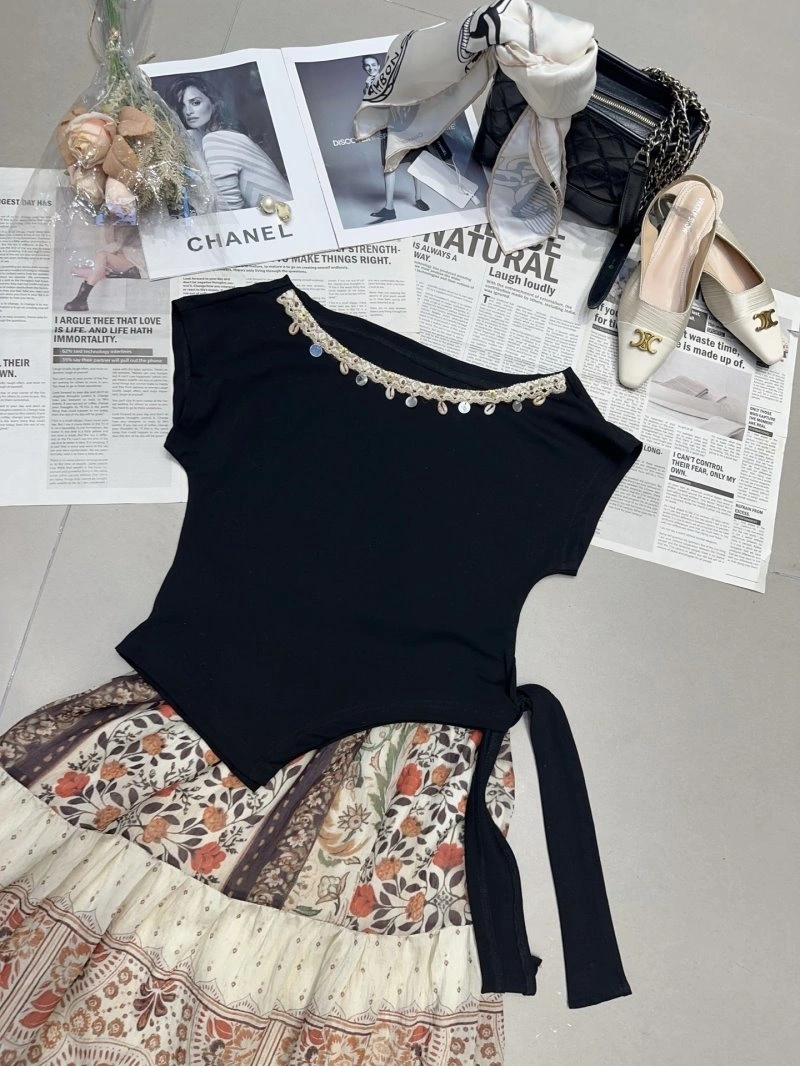 EyeCatching Chanel Dress Suits 109029