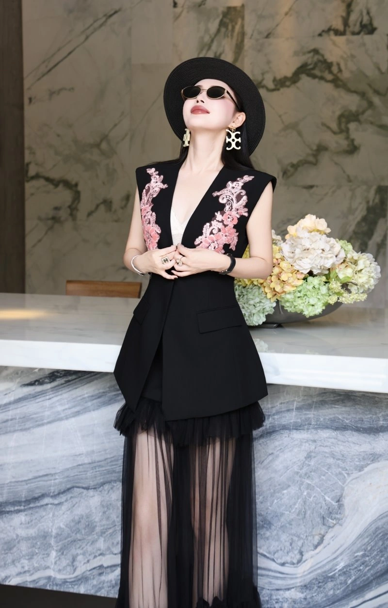 Bright Chanel Dress Suits 109033